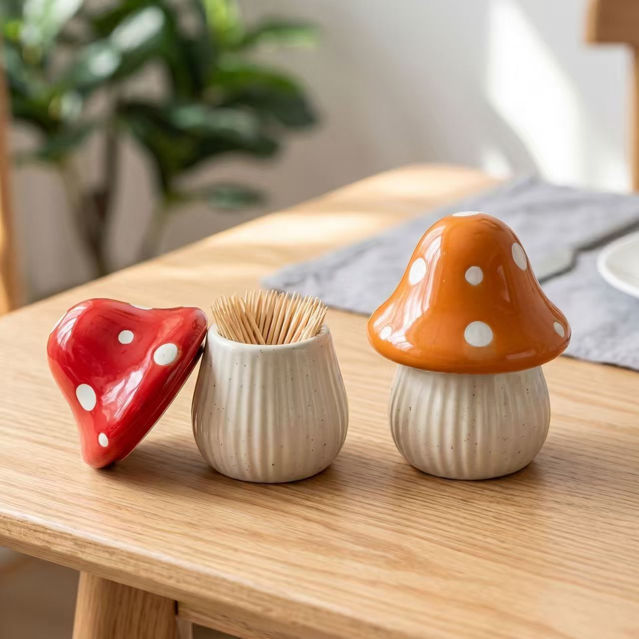 Kitchen Gadgets Organizer - 漫画のキノコ型セラミック収納ジャー、家庭用デスクトップつまようじホルダー、綿棒オーガナイザー、キッチン/バスルーム装飾容器