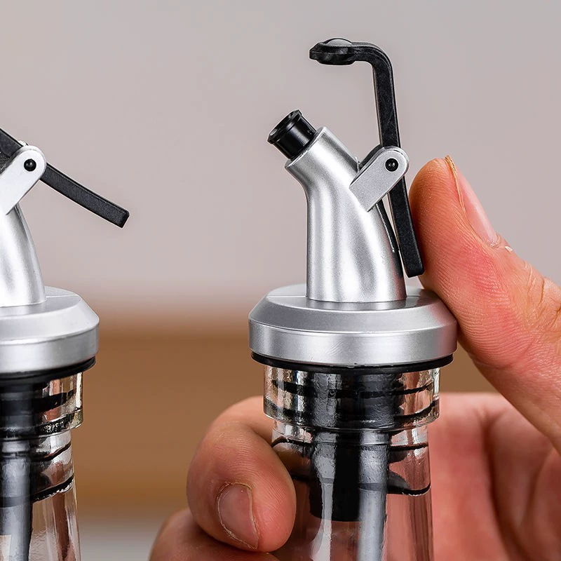 ゴールドオリーブオイル注ぎ口オイルビネガーボトルストッパー注 - Kitchen Gadgets Gold のレビューと価格